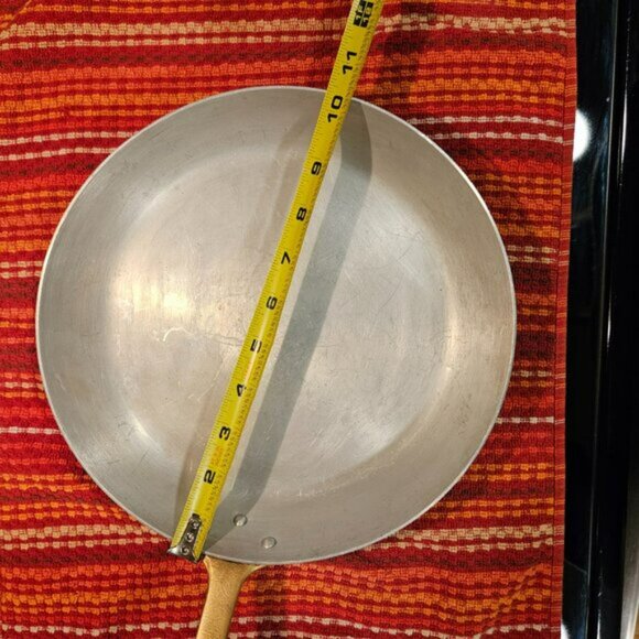 Vintage Tournus French 10 in Copper with Brass Handle Sauté Pan - Picture 9 of 15